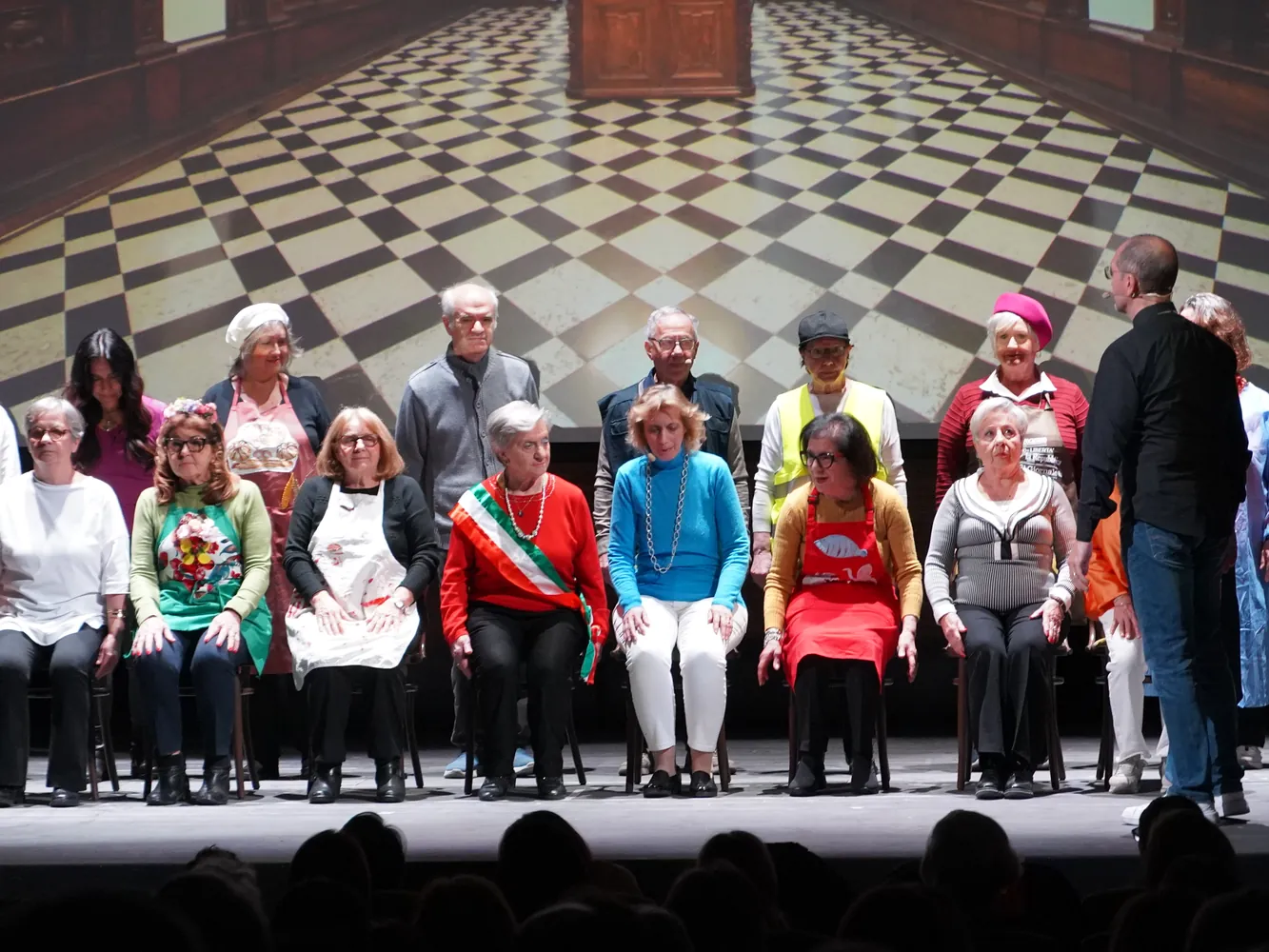 Foto dello Spettacolo teatrale “Un posto in più” a cura del Centro Servizi Famiglie quartiere Libertà Bari per la regia di Abra Lupori - Meeting del Volontariato 2025 "Il Coraggio della Speranza" 14 Dicembre 2025 ore 11:00